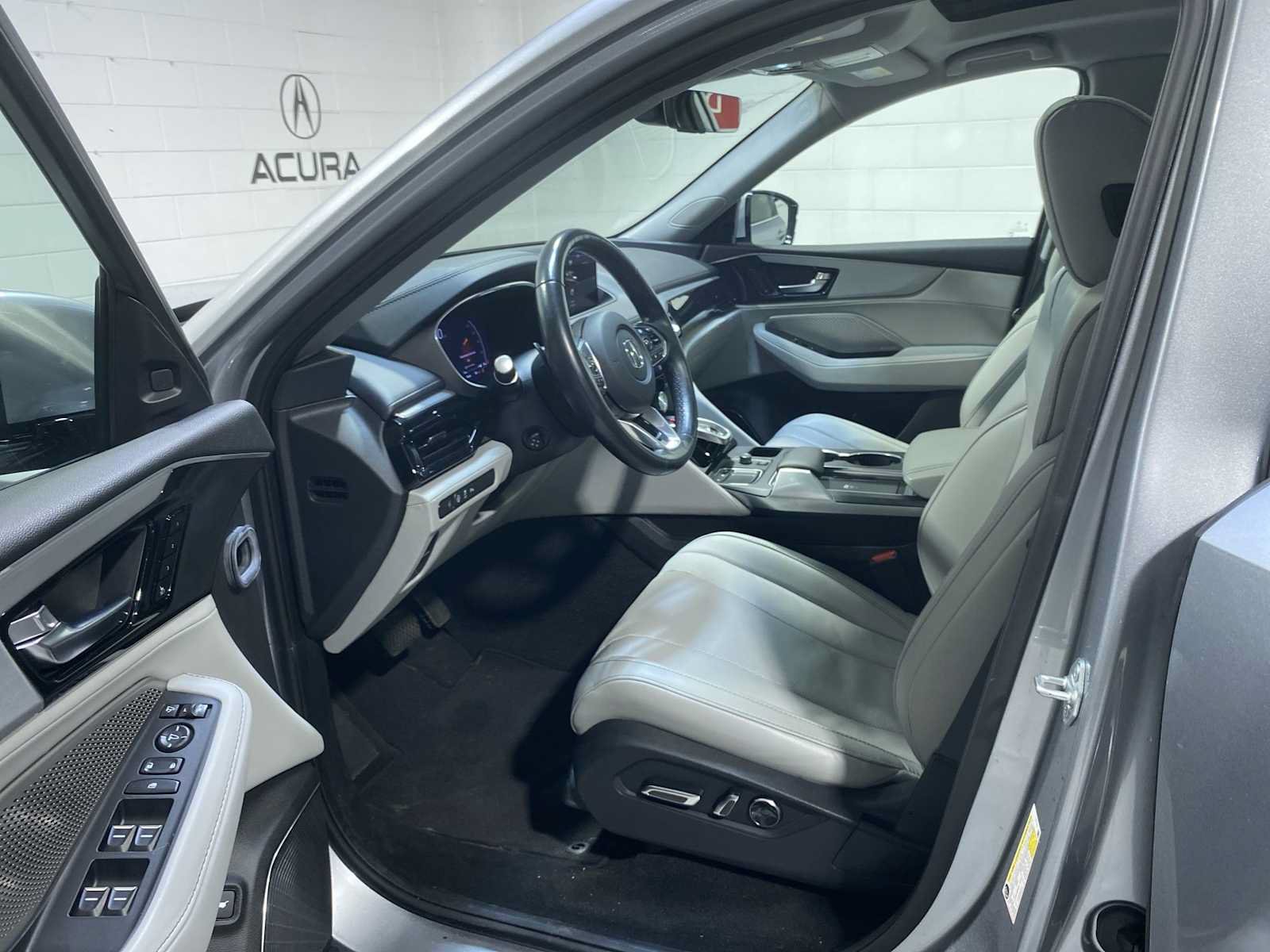 Used 2024 Acura MDX SH-AWD w/ Technology Package image 2