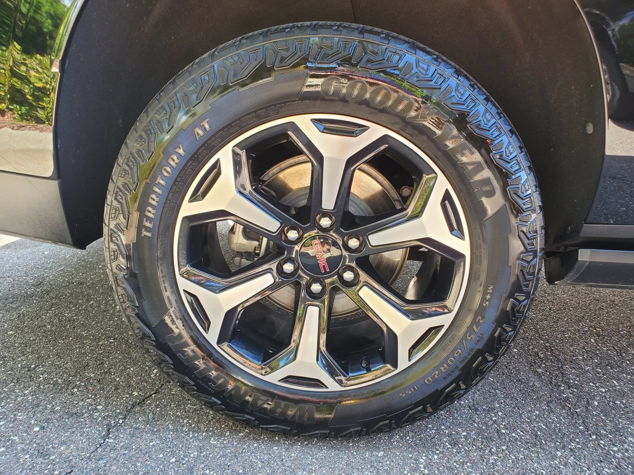 Used 2025 GMC Yukon XL AT4 w/ AT4 Premium Package AWD/4WD image 5