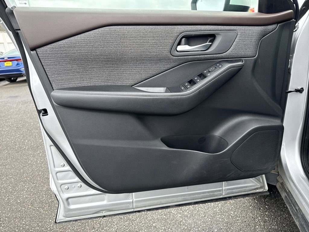 Used 2022 Nissan Rogue SV image 19