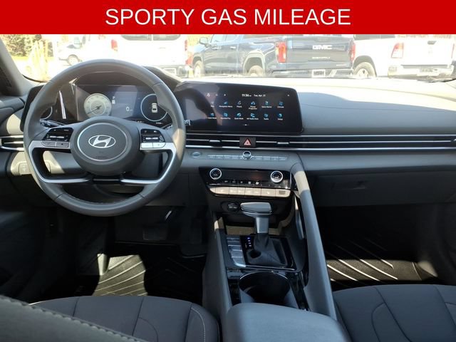 Used 2024 Hyundai Elantra SEL w/ Convenience Package FWD image 12