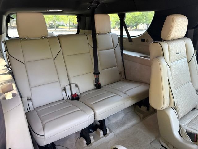 Used 2023 Cadillac Escalade ESV Premium Luxury AWD/4WD image 32