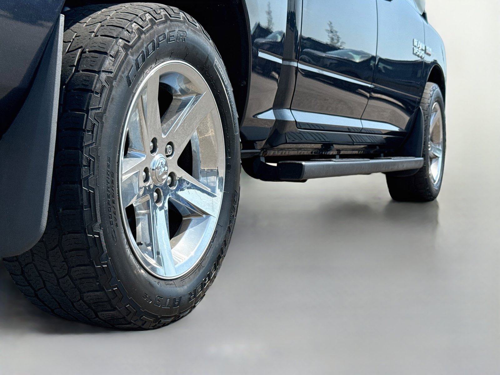 Used 2018 RAM 1500 Express w/ Express Value Package AWD/4WD image 9
