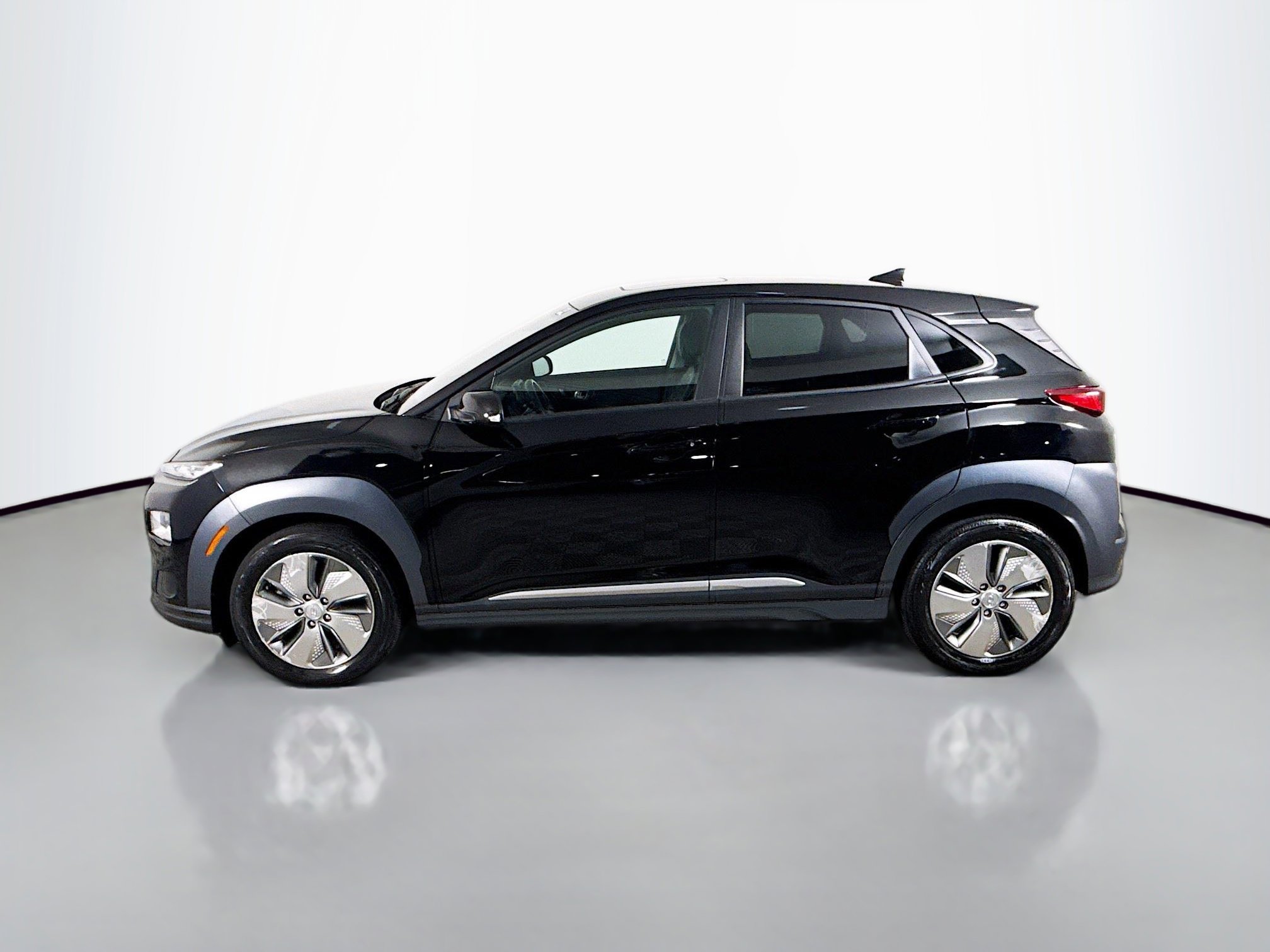 Used 2021 Hyundai Kona Limited w/ Cargo Package image 6