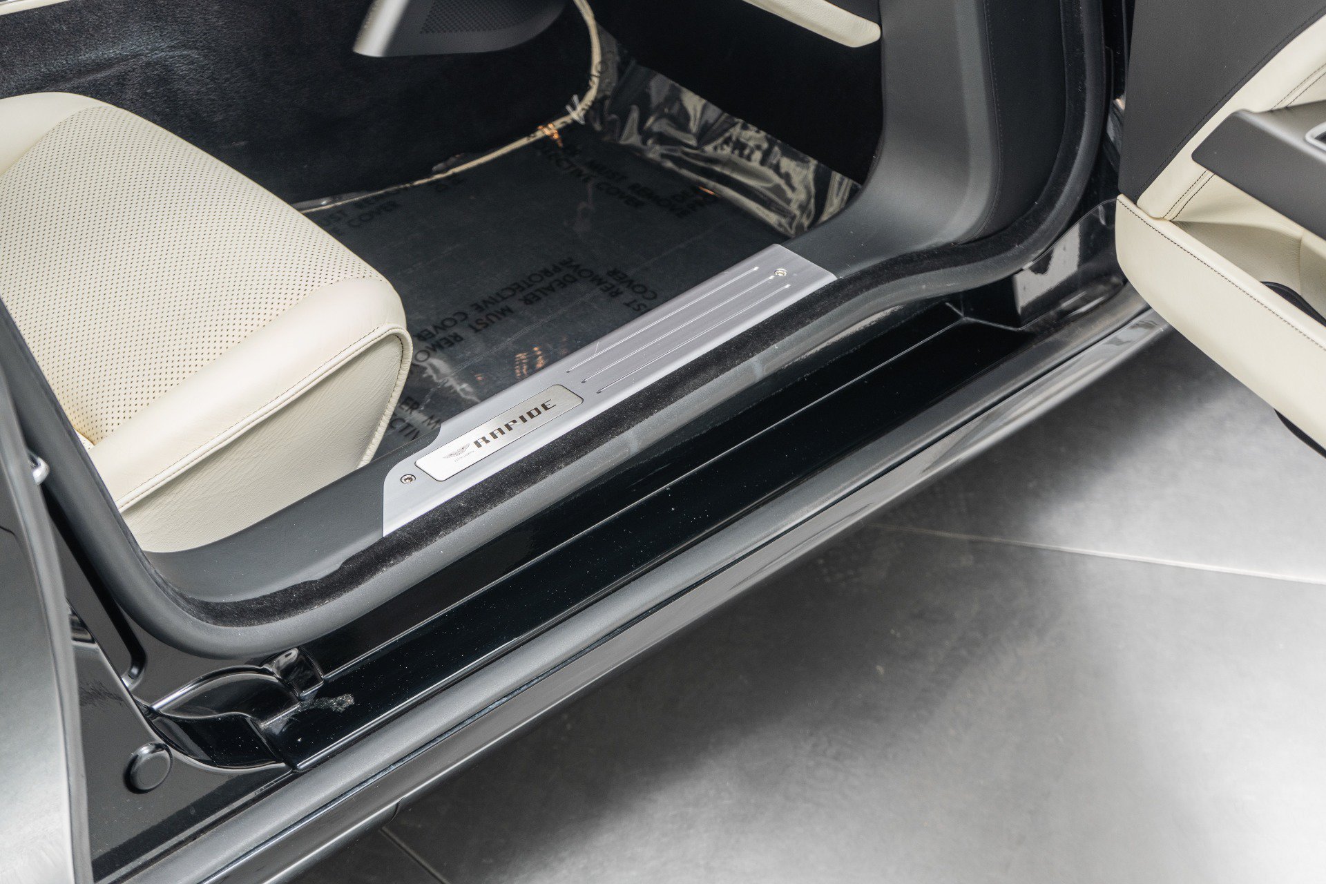 Used 2012 Aston Martin Rapide RWD image 31