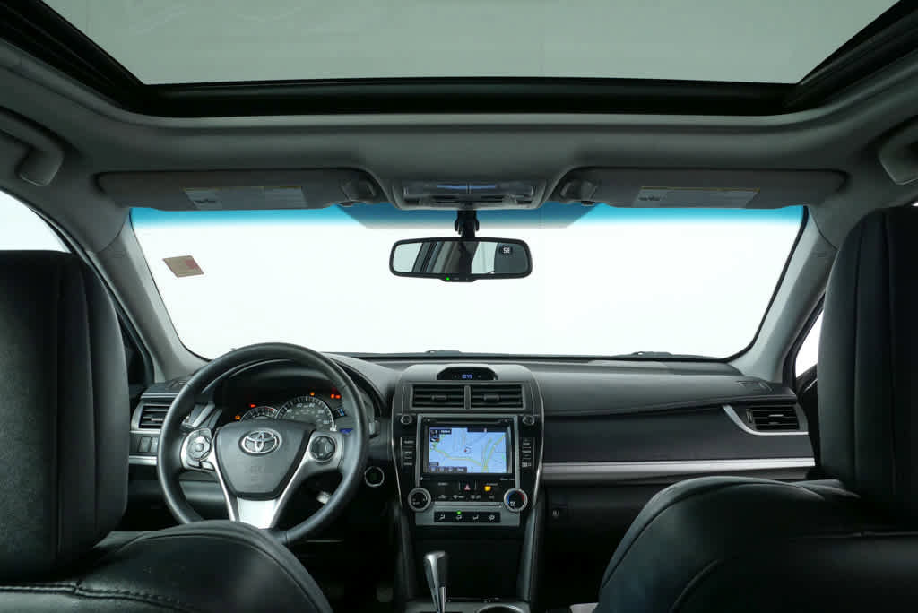 Used 2014 Toyota Camry SE w/ Leather Package image 17