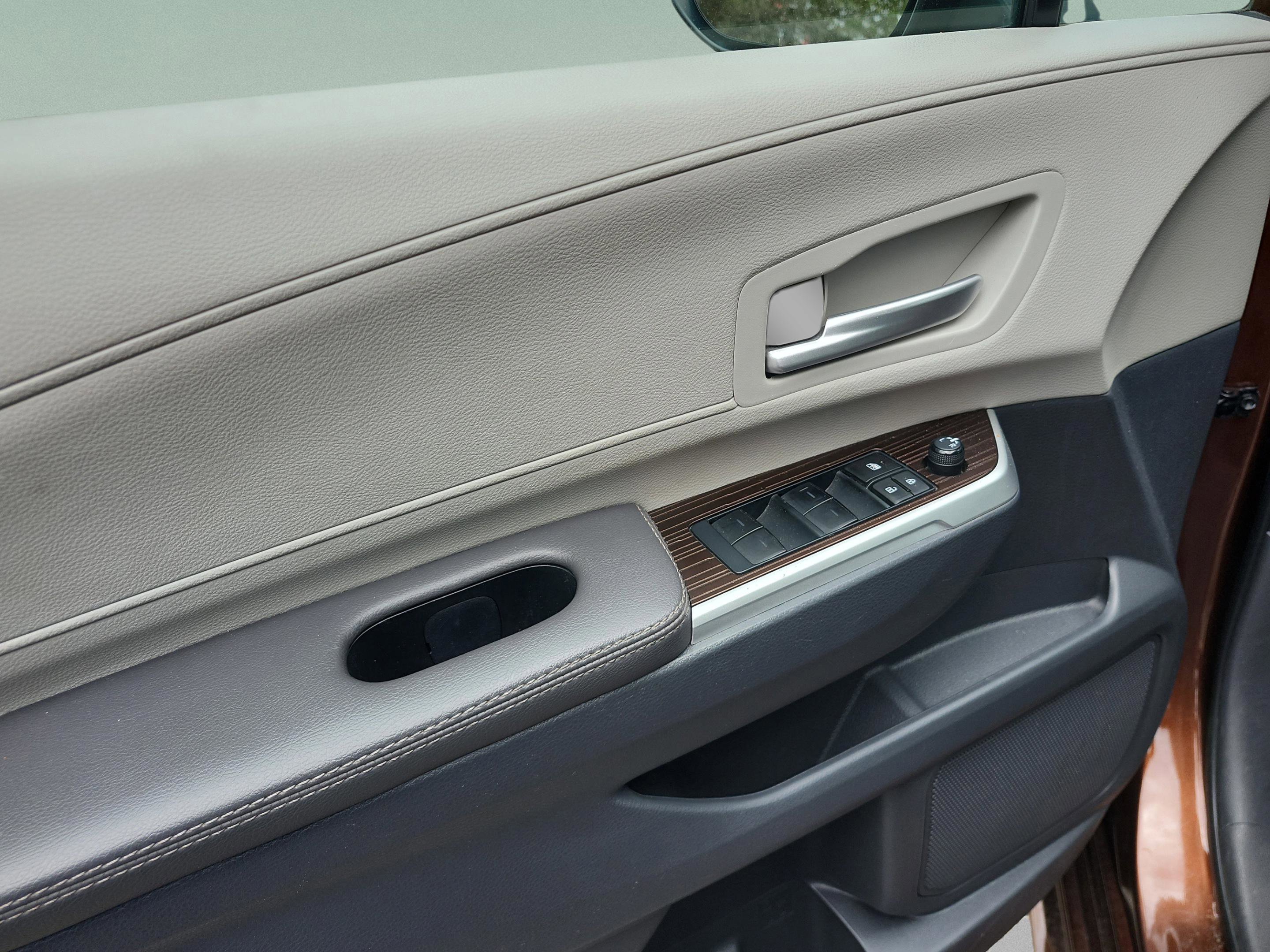 Used 2023 Toyota Sienna XLE image 17