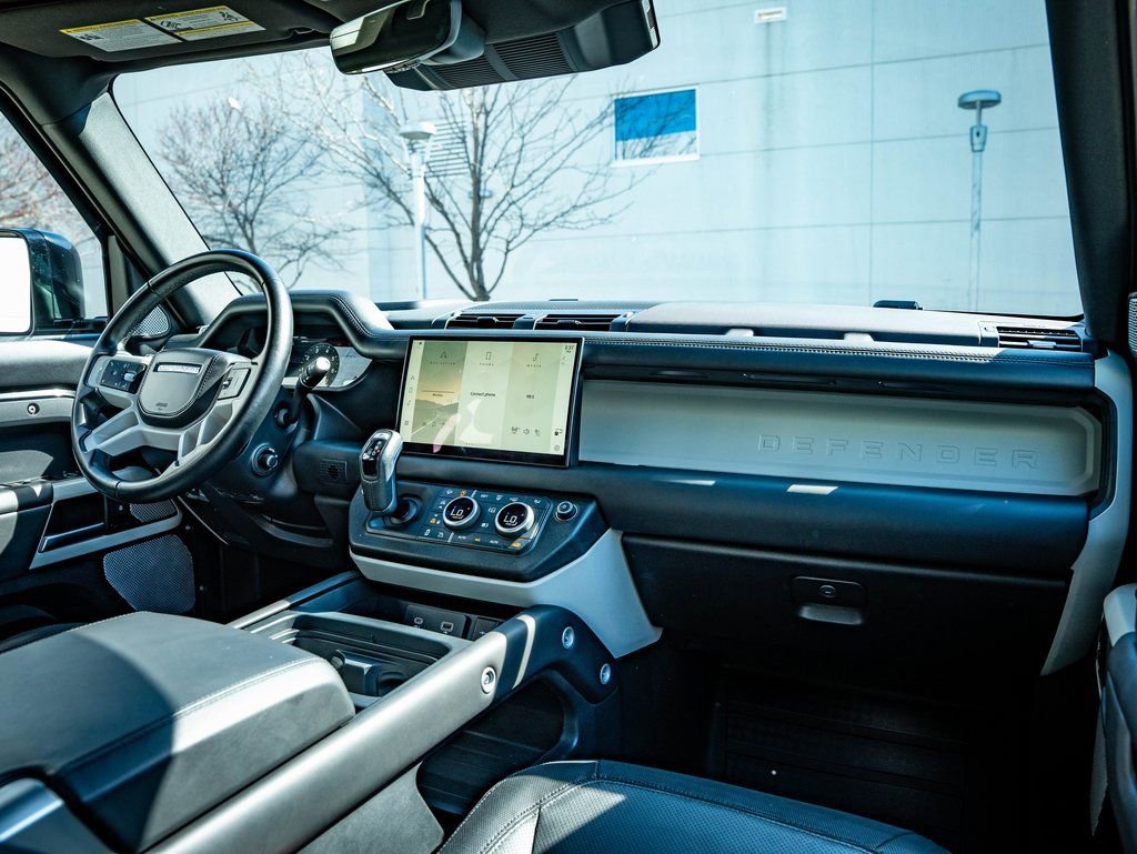 Used 2023 Land Rover Defender 130 X-Dynamic SE image 45