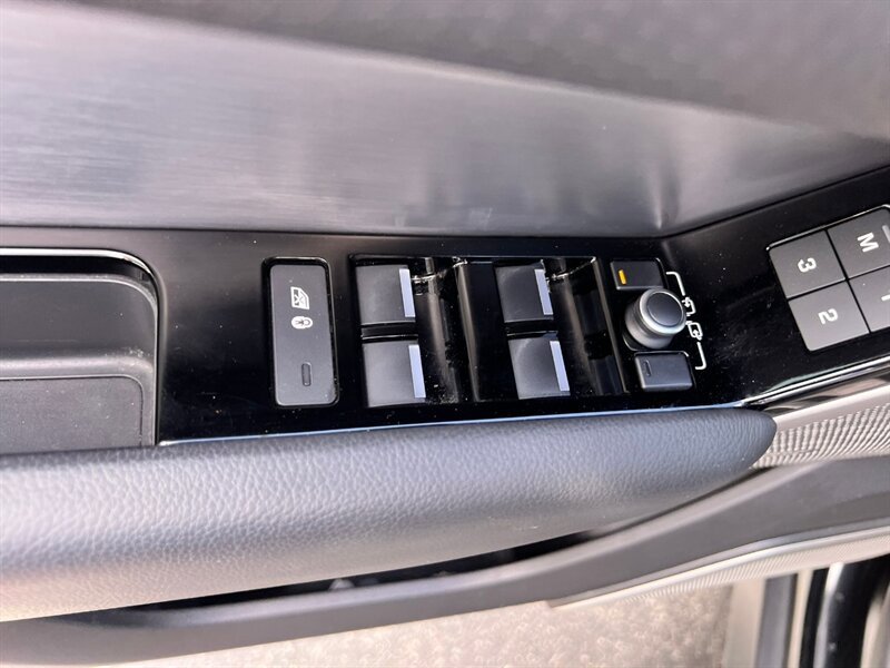 Used 2021 Land Rover Range Rover Velar R-Dynamic S AWD/4WD image 32