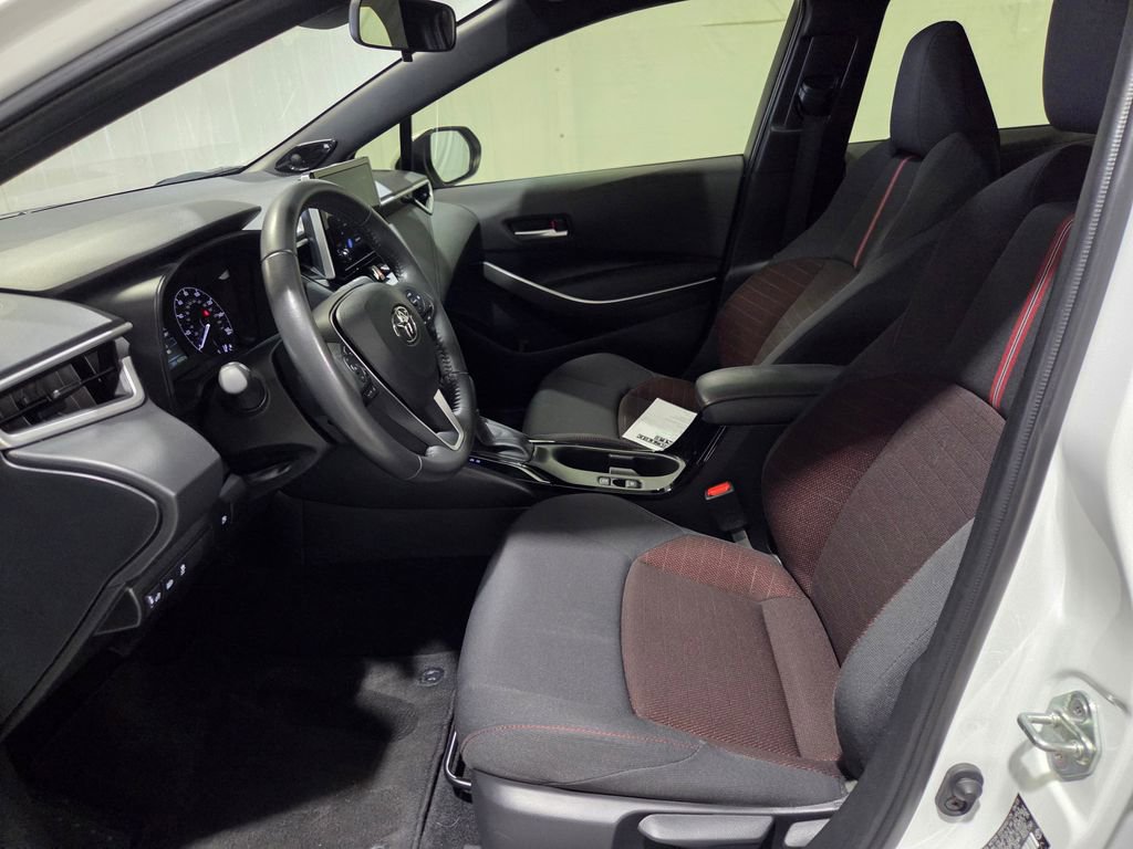 Used 2023 Toyota Corolla SE w/ SE Package image 9