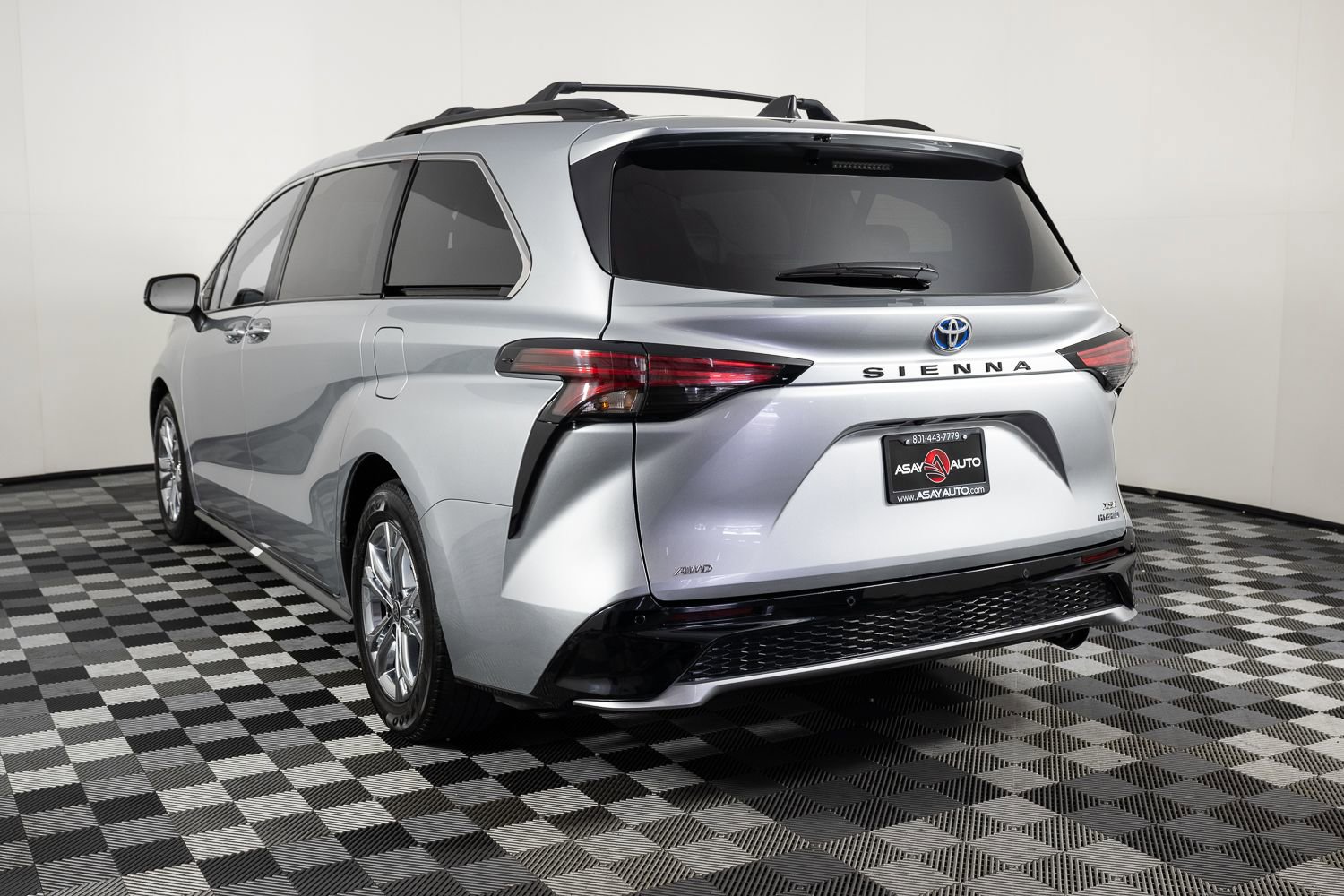 Used 2022 Toyota Sienna XSE image 5