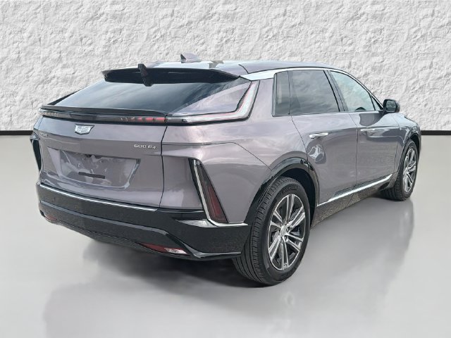 Used 2026 Cadillac Lyriq Luxury AWD/4WD image 3
