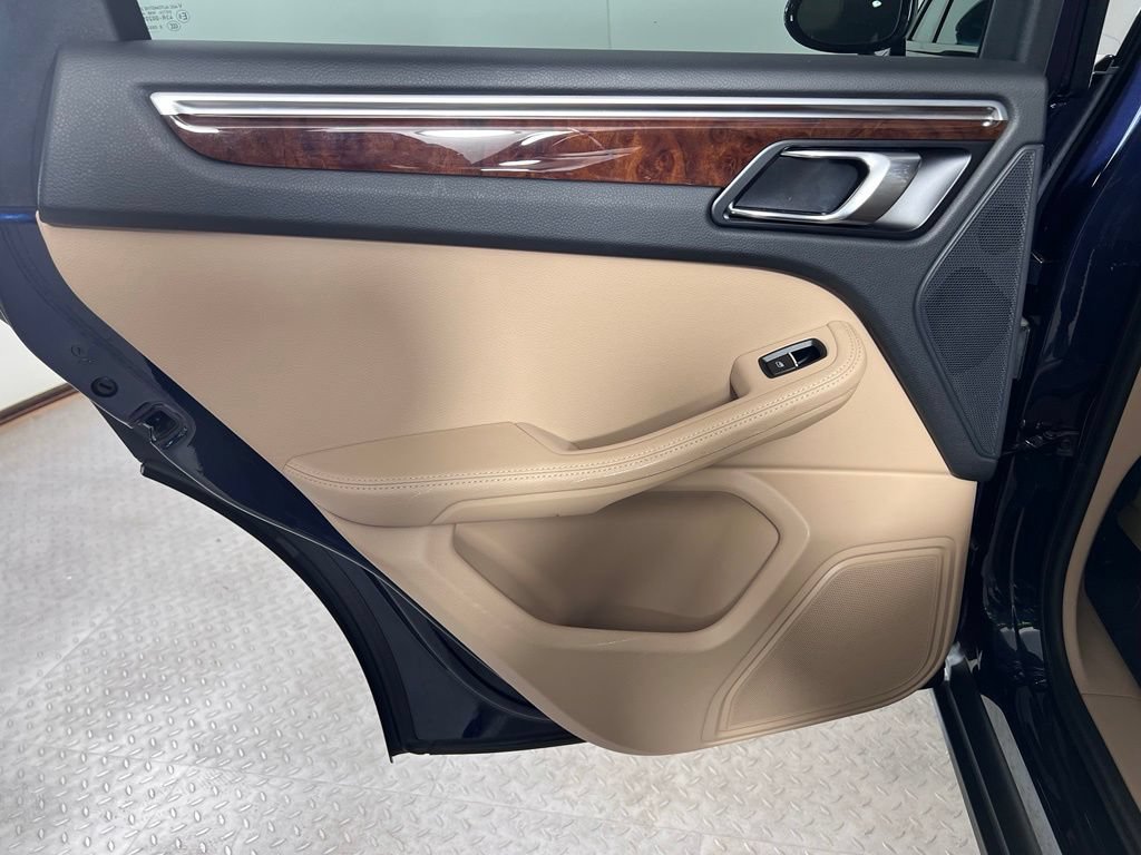 Certified 2023 Porsche Macan S AWD/4WD image 26