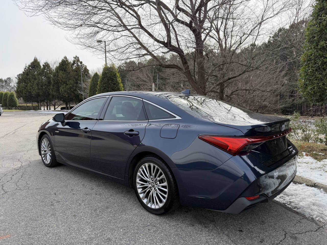 Used 2019 Toyota Avalon Limited image 8
