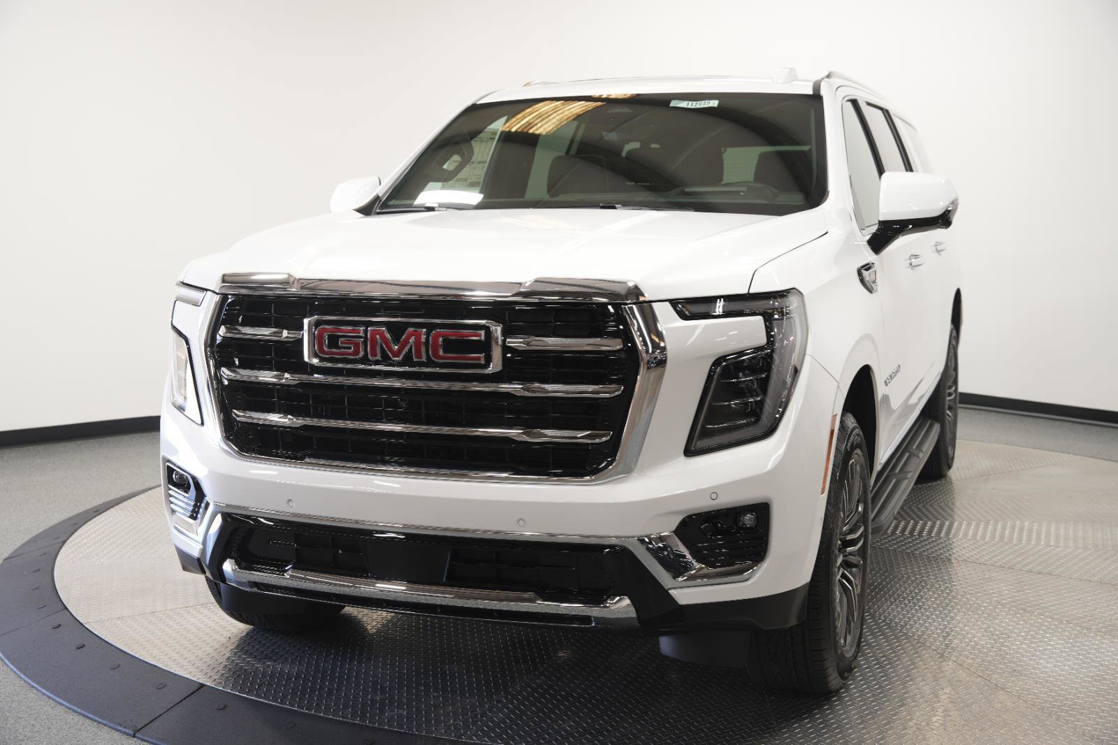 New 2026 GMC Yukon XL Elevation w/ Elevation Premium Package AWD/4WD image 3