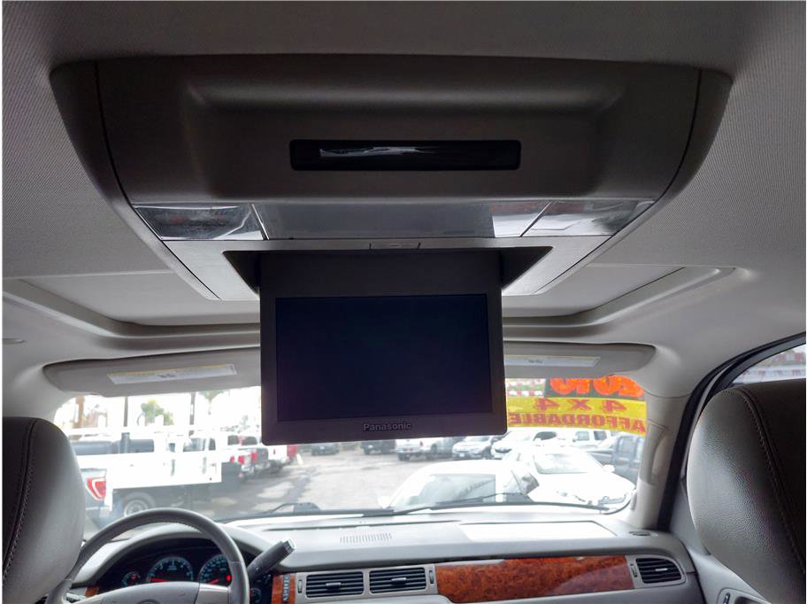 Used 2010 Chevrolet Suburban LTZ image 12