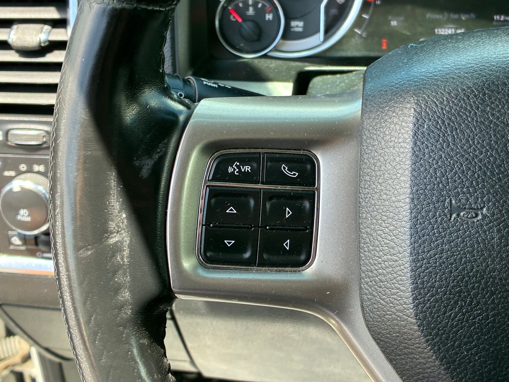 Used 2018 RAM 1500 Laramie AWD/4WD image 18