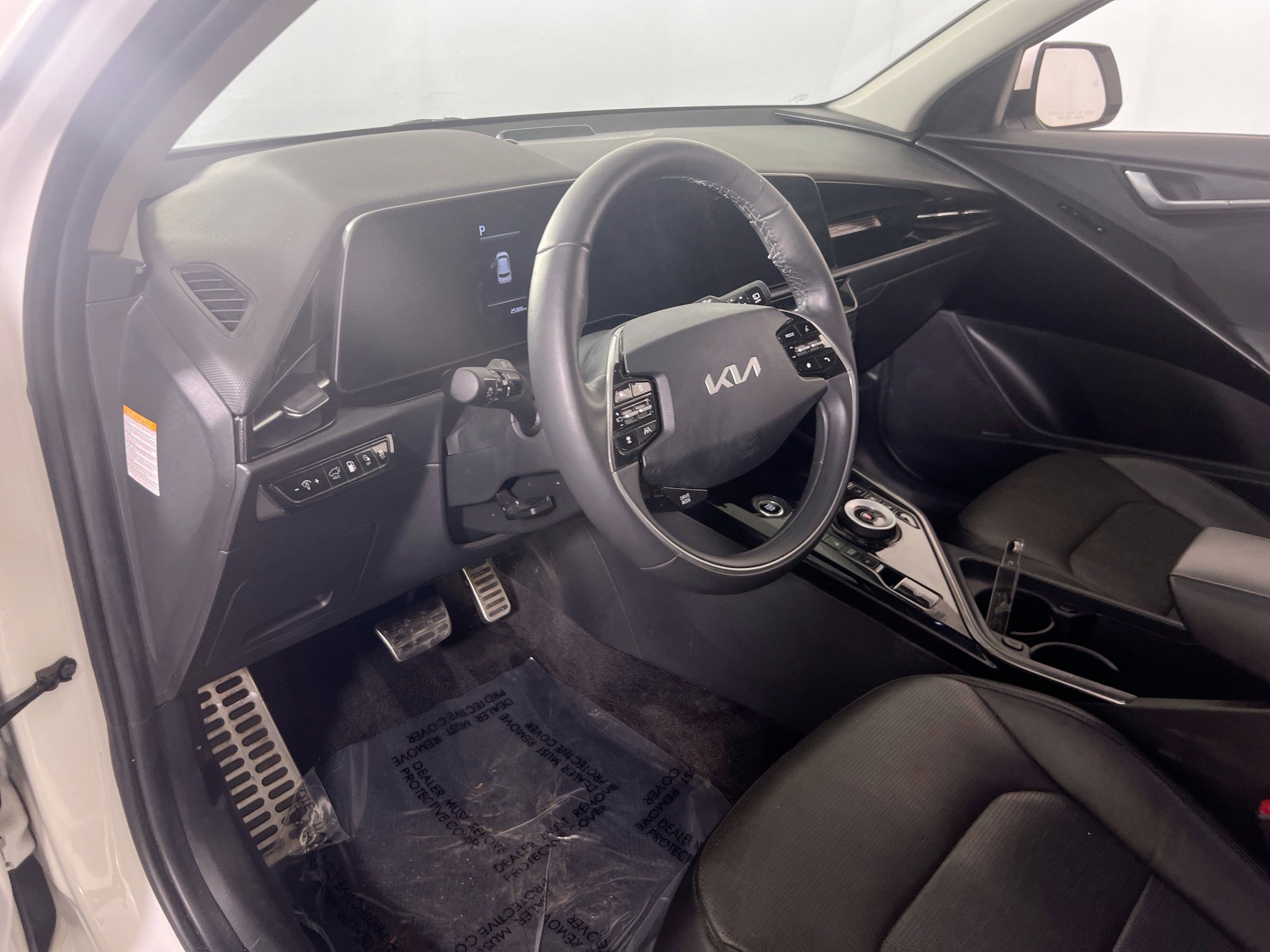 Used 2023 Kia Niro SX Touring FWD image 9
