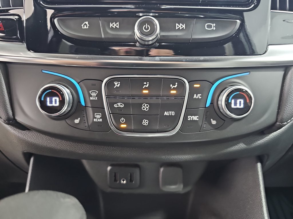 Used 2023 Chevrolet Traverse LT FWD image 29