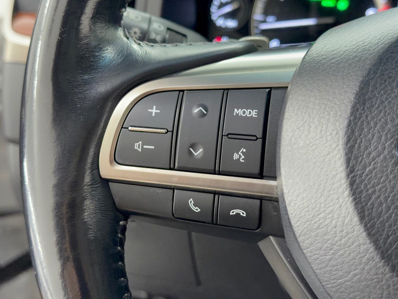Used 2017 Lexus LX 570 4WD w/ Luxury Package image 18
