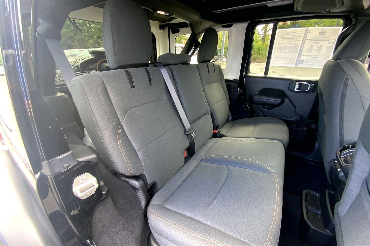 Certified 2024 Jeep Wrangler Unlimited AWD/4WD image 19