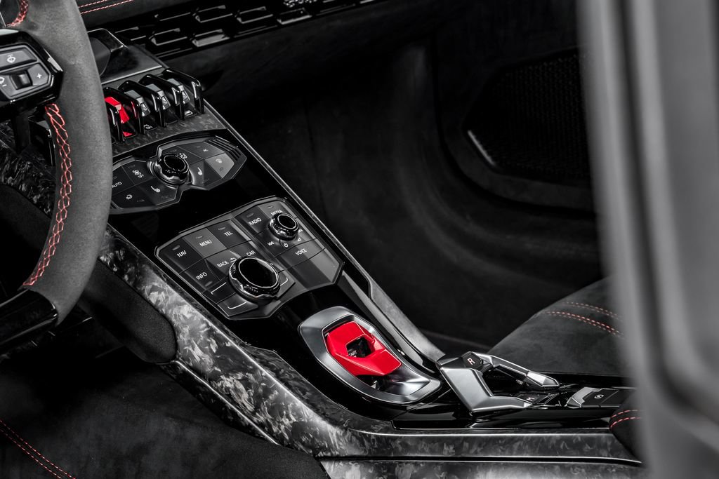 Used 2018 Lamborghini Huracan Performante AWD/4WD image 22