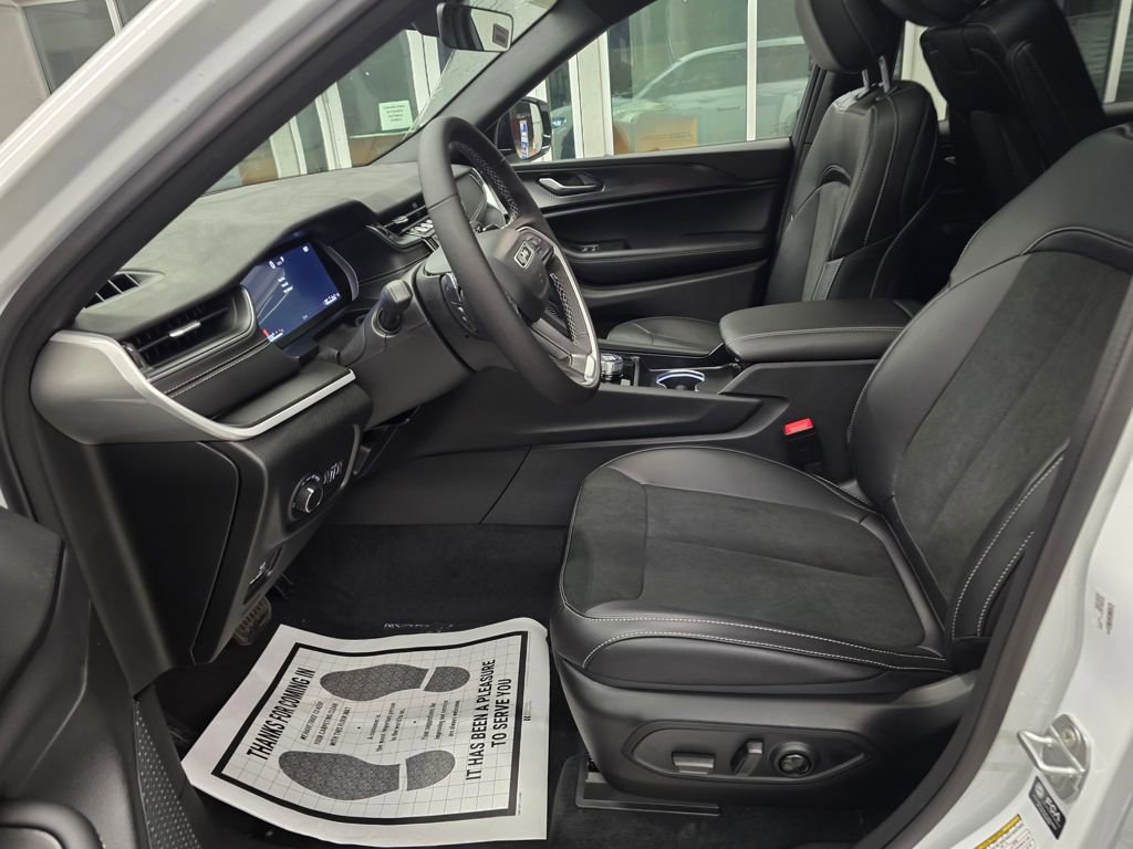 New 2025 Jeep Grand Cherokee L Altitude AWD/4WD image 16