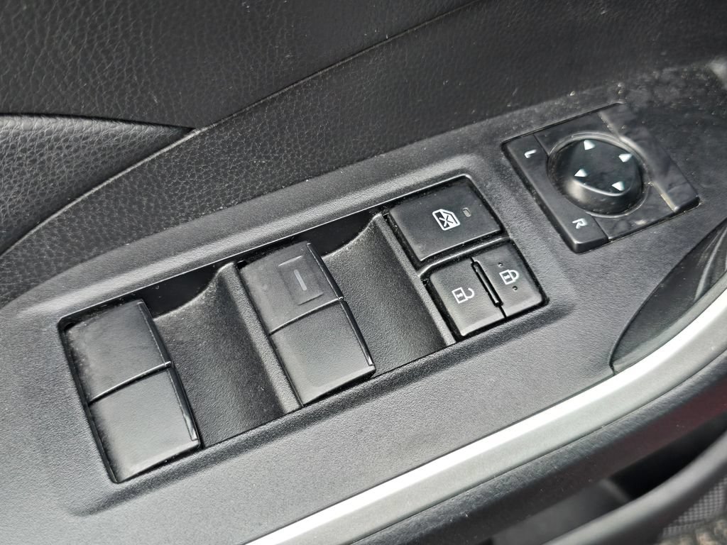 Used 2021 Toyota RAV4 LE AWD/4WD image 18