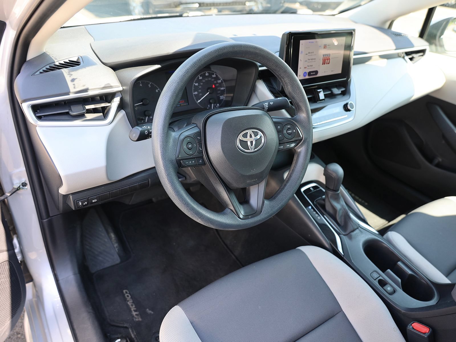Used 2023 Toyota Corolla LE w/ LE Convenience Package FWD image 15