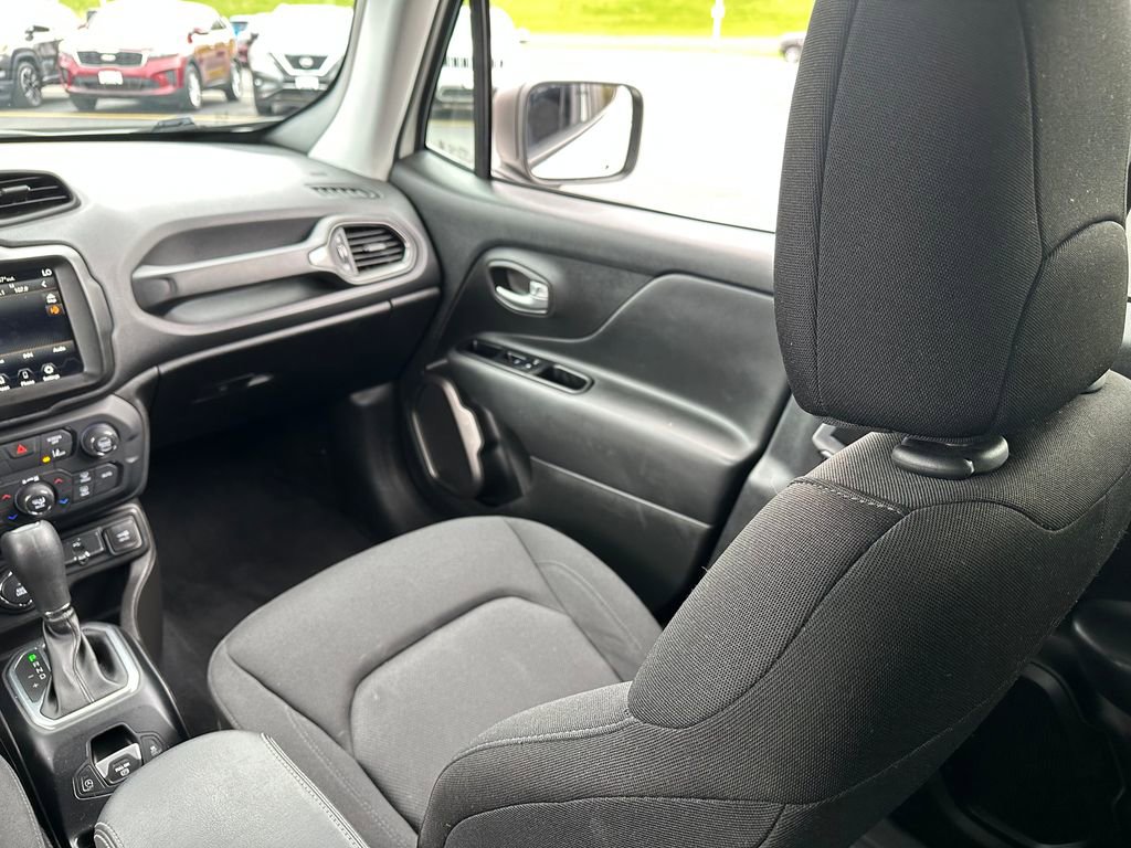 Certified 2023 Jeep Renegade Latitude AWD/4WD image 13