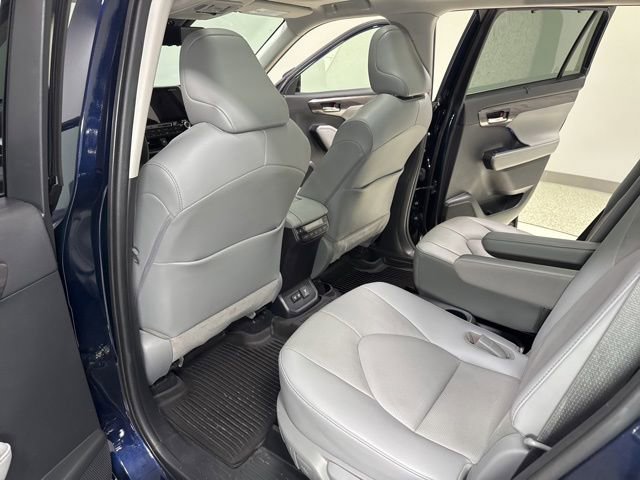 Used 2020 Toyota Highlander Platinum AWD/4WD image 30