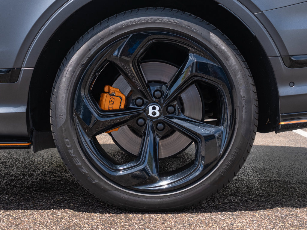 Used 2025 Bentley Bentayga AWD/4WD image 30