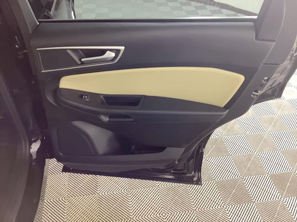 Used 2024 Ford Edge SEL w/ Convenience Package image 11