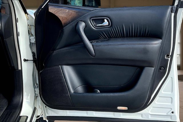 Used 2014 INFINITI QX80 4WD w/ Deluxe Touring Package image 23