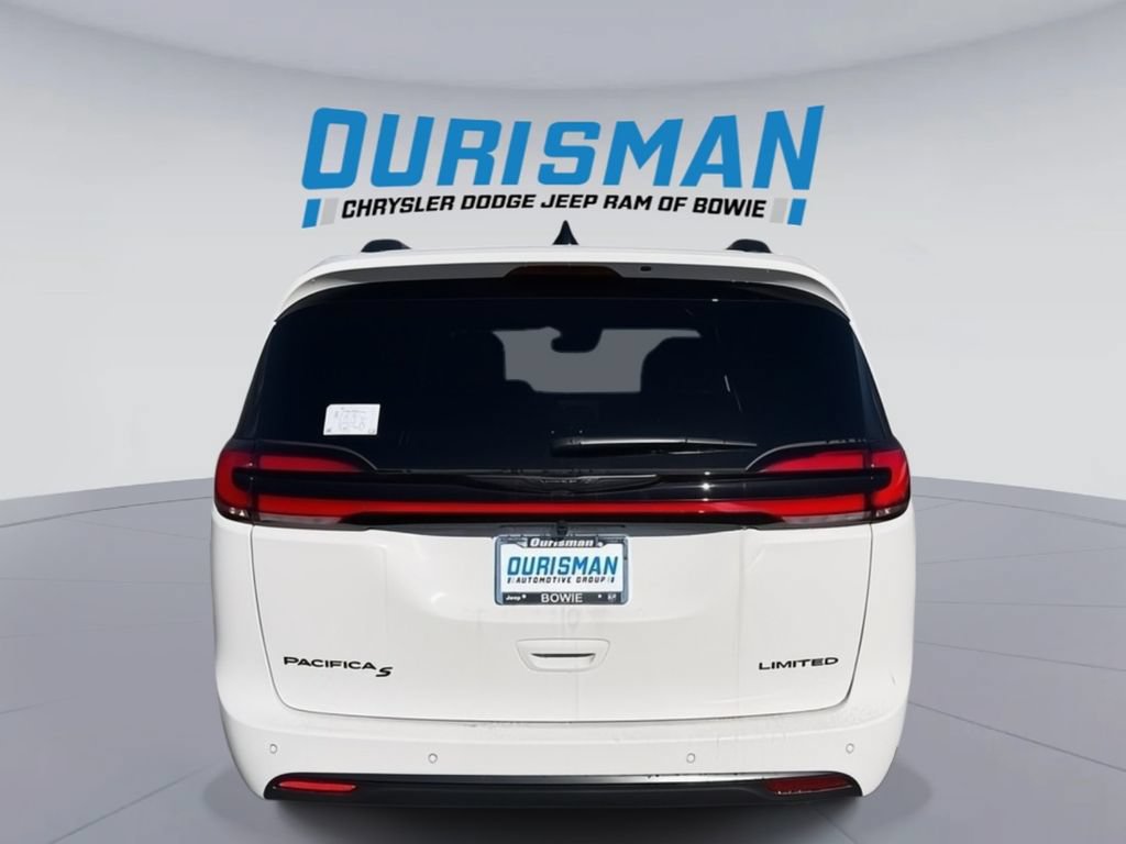 New 2026 Chrysler Pacifica Limited w/ Uconnect Theater Family Group FWD image 5