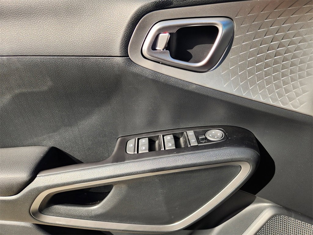 New 2025 Kia Soul LX image 17