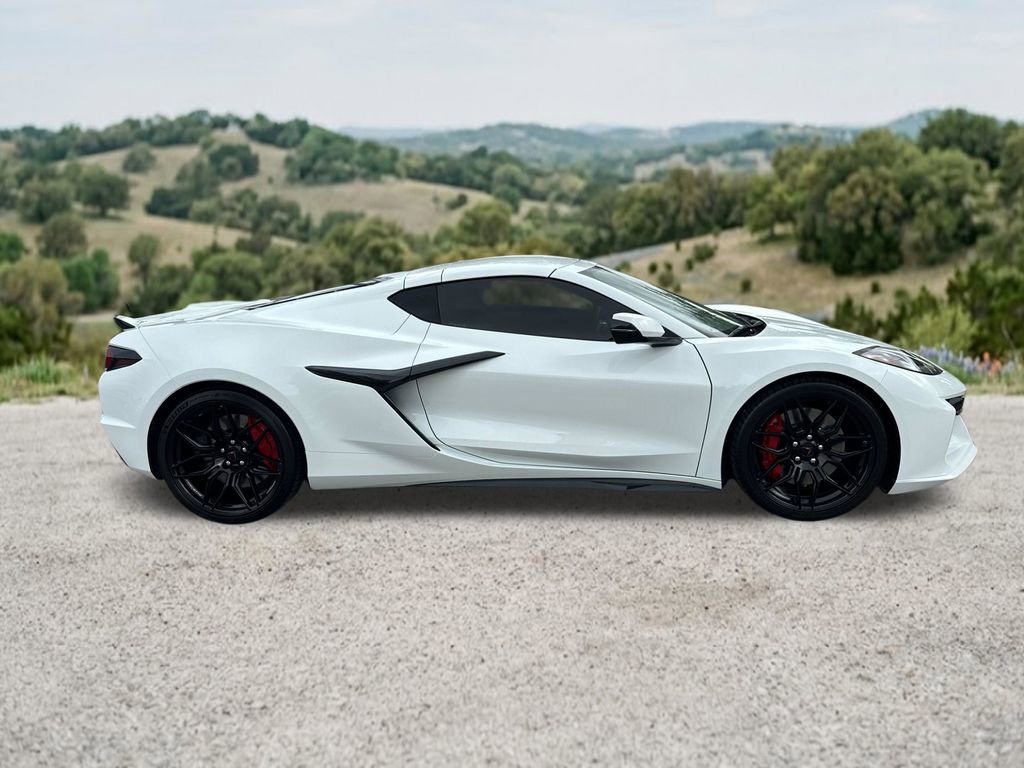 Used 2025 Chevrolet Corvette Z06 RWD image 11