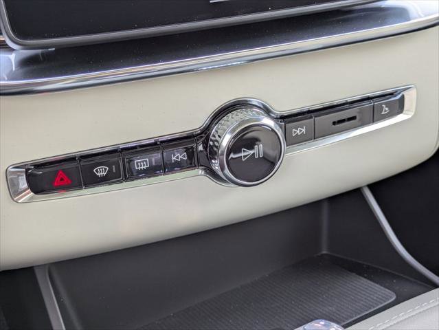 New 2026 Volvo XC90 T8 Ultra w/ Protection Package Premier image 8