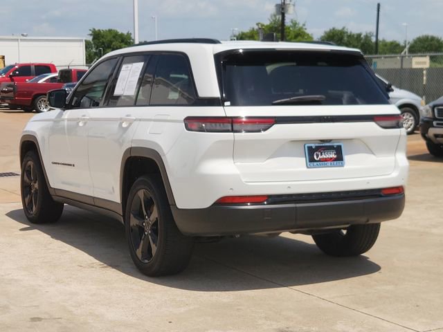 Used 2023 Jeep Grand Cherokee Altitude RWD image 5