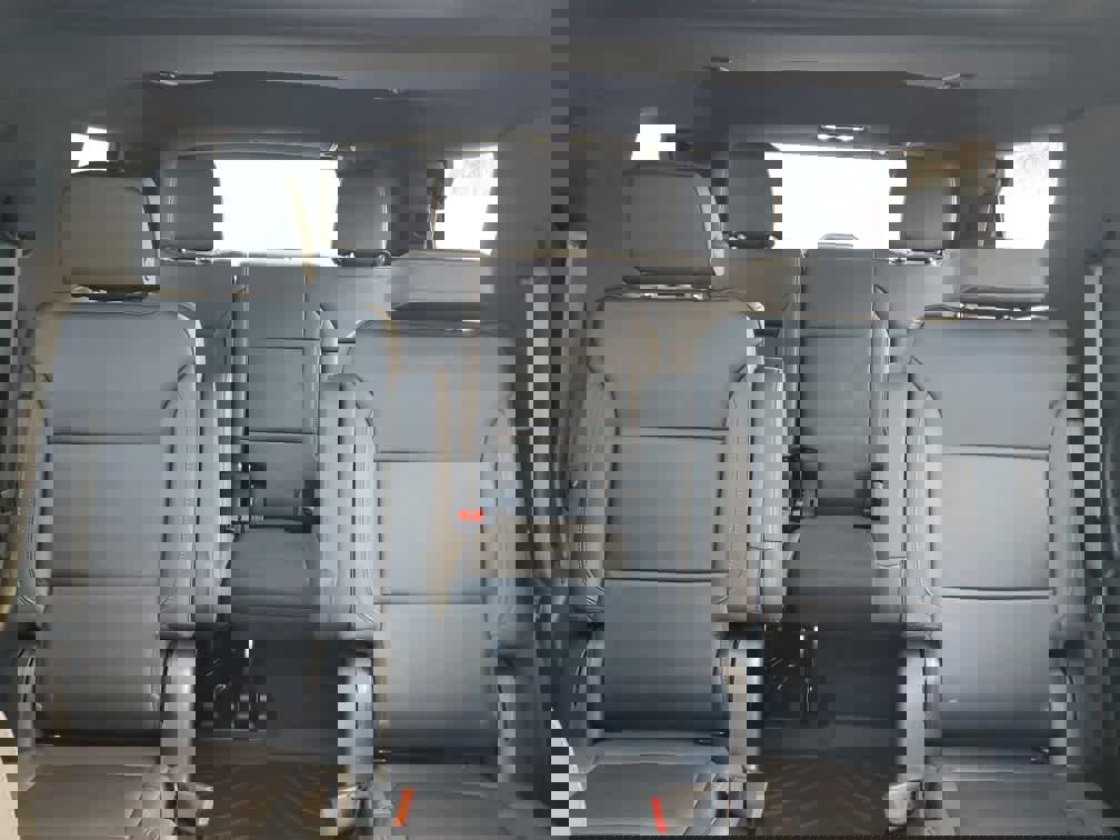 Used 2022 Chevrolet Tahoe LT w/ Luxury Package image 13