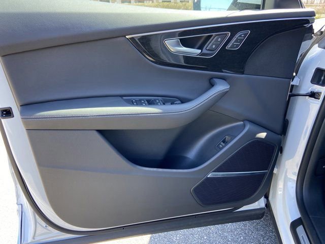 Used 2025 Audi Q8 Premium Plus w/ Premium Plus Package image 26