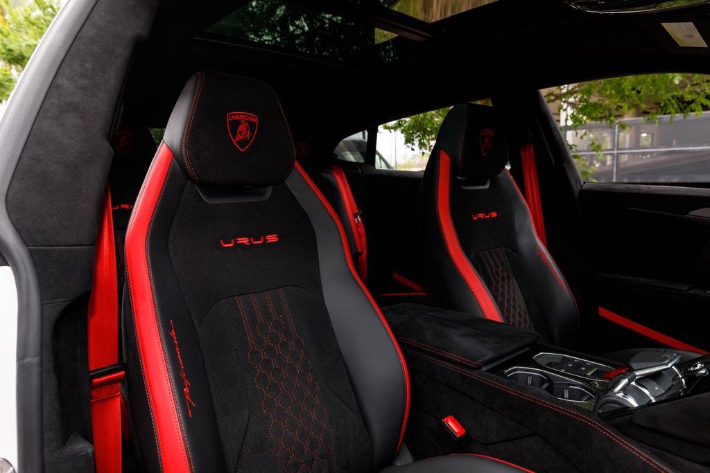 Used 2024 Lamborghini Urus Performante image 11