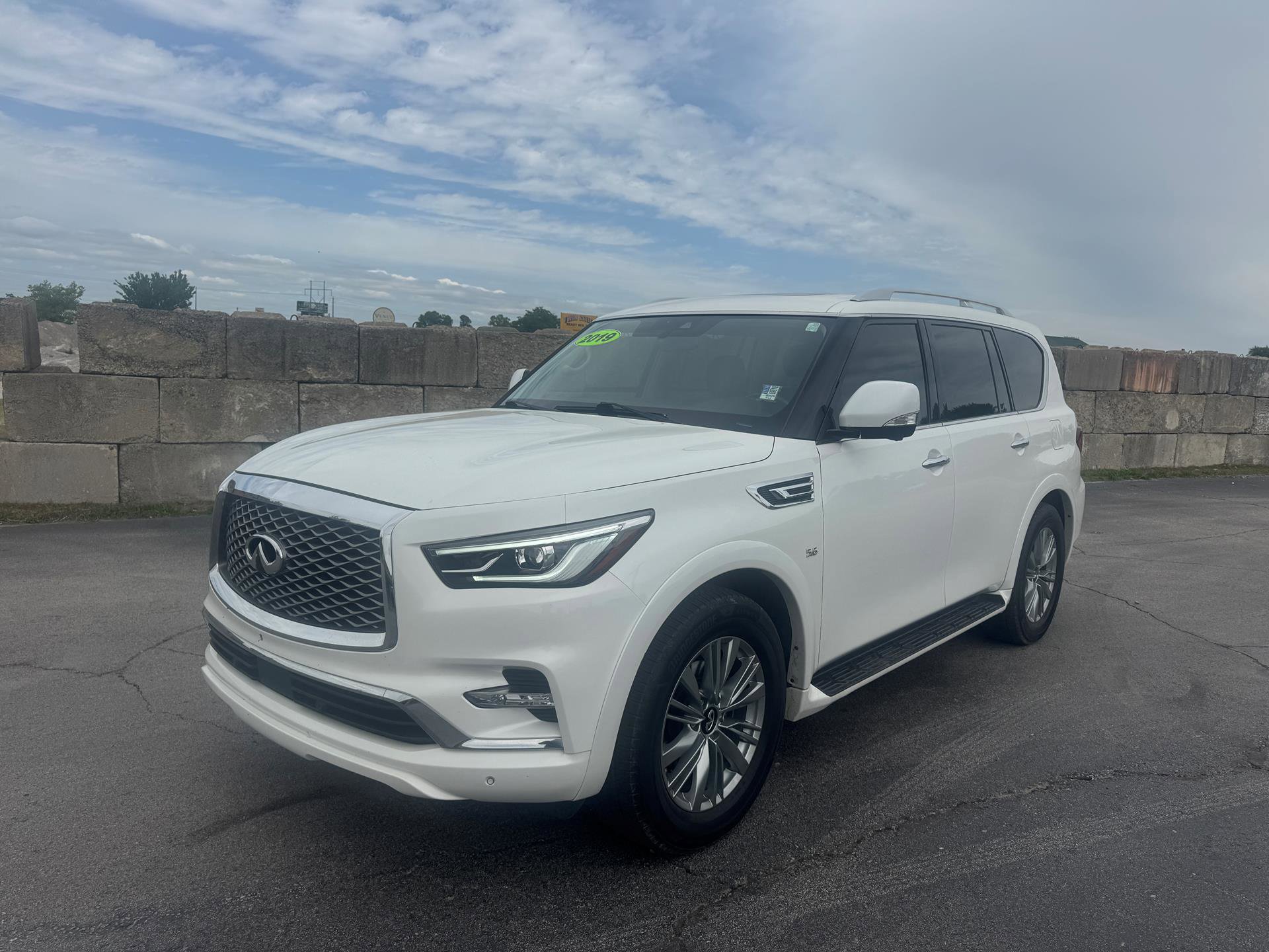 Used 2019 INFINITI QX80 Luxe w/ Cargo Package AWD/4WD image 2