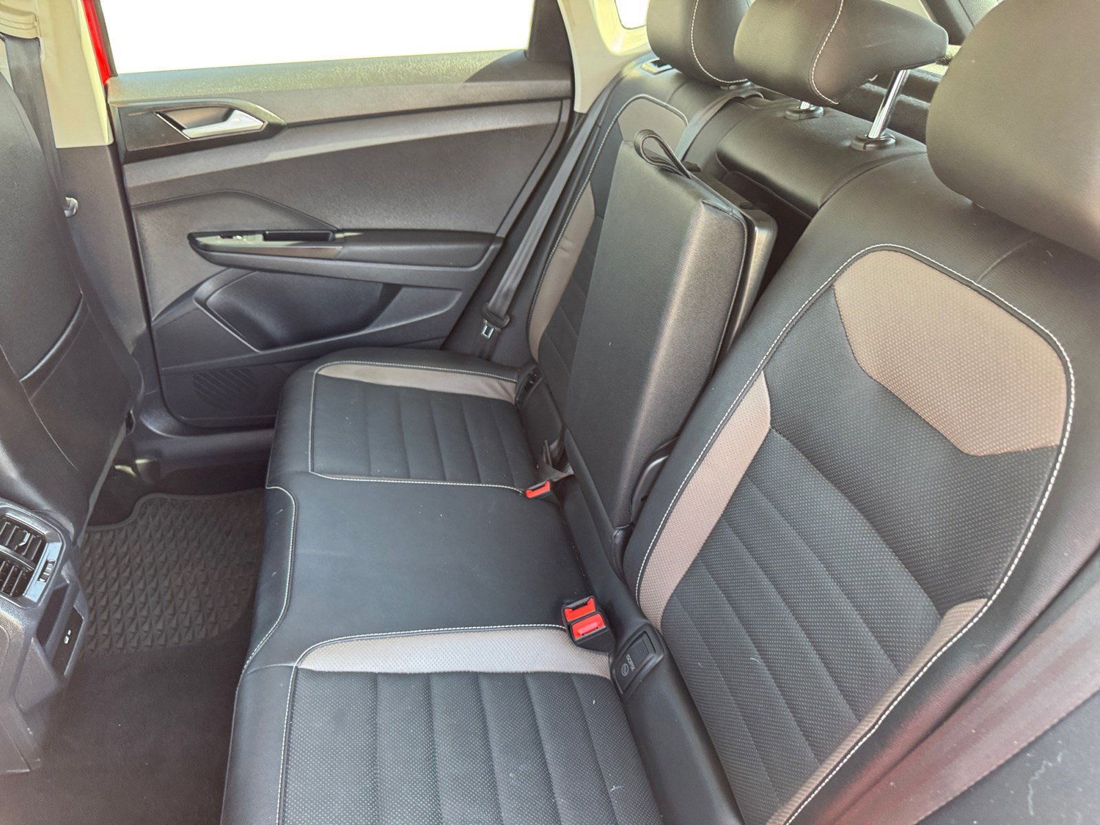 Used 2022 Volkswagen Taos SEL image 13