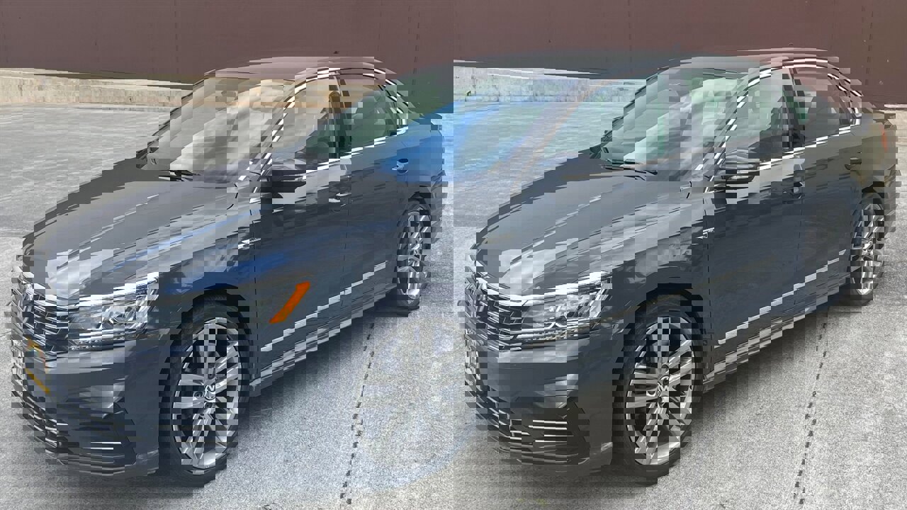 Used 2017 Volkswagen Passat 1.8T R-Line w/ R-Line Lighting Package