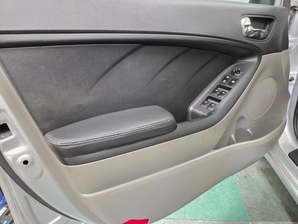 Used 2014 Kia Forte LX FWD image 30