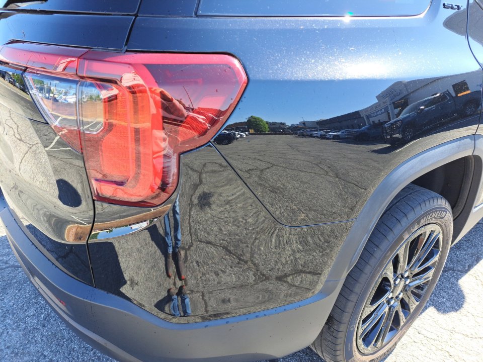 Certified 2023 GMC Acadia SLT w/ Elevation Edition FWD image 18