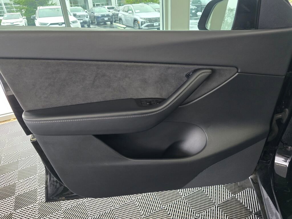 Used 2021 Tesla Model Y Long Range image 20