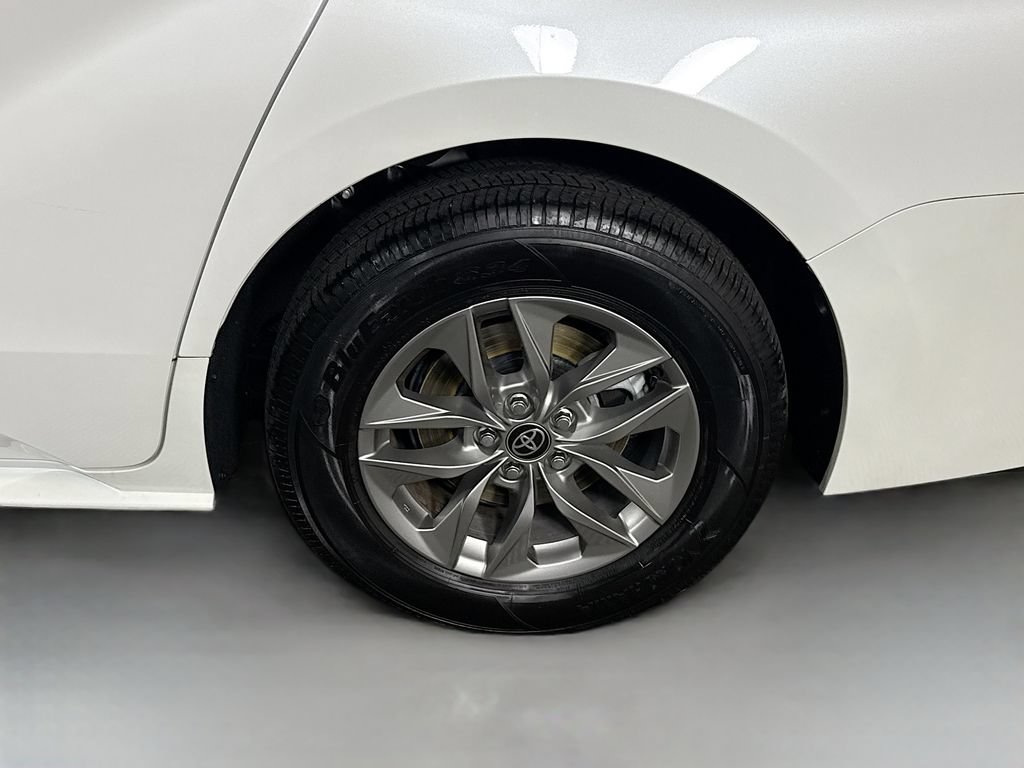 Certified 2025 Toyota Sienna XLE AWD/4WD image 38