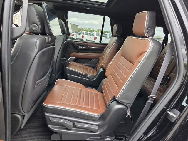 Used 2023 GMC Yukon Denali Ultimate image 10