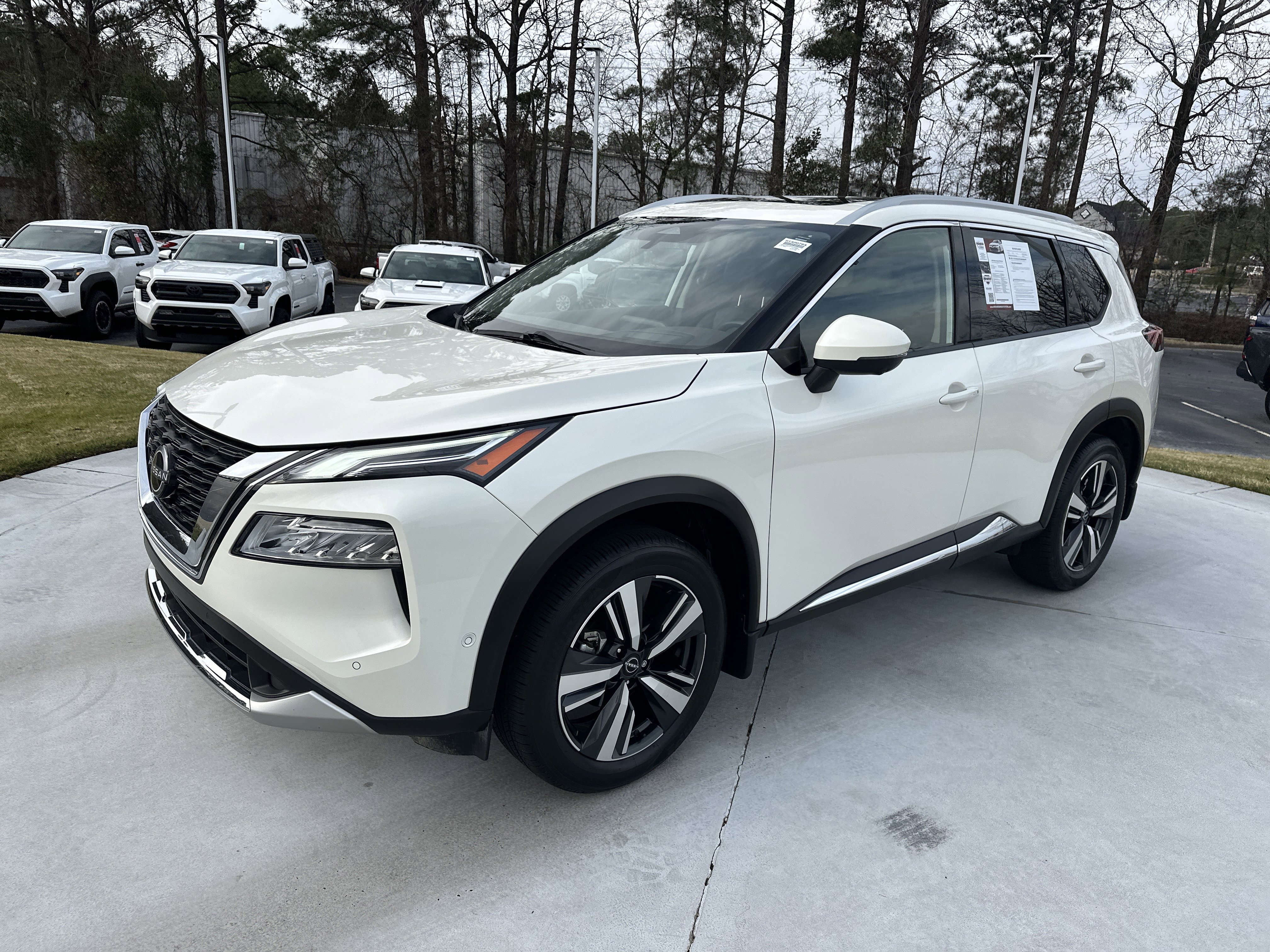 Used 2023 Nissan Rogue Platinum w/ Platinum Premium Package image 5